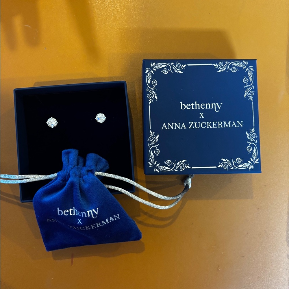 Bethenny x Anna Zuckerman Just Like Diamonds Crystalline 4 Carat Studs $40 Firm - Picture 5 of 8